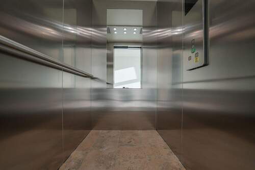 Aufzug in das 1. Obergeschoss - 2 Zimmer Etagenwohnung zur Miete in Nideggen