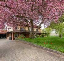 *Großes Einfamilienhaus mit wunderschönem Garten und Doppelgarage in Machtolsheim* - Laichingen