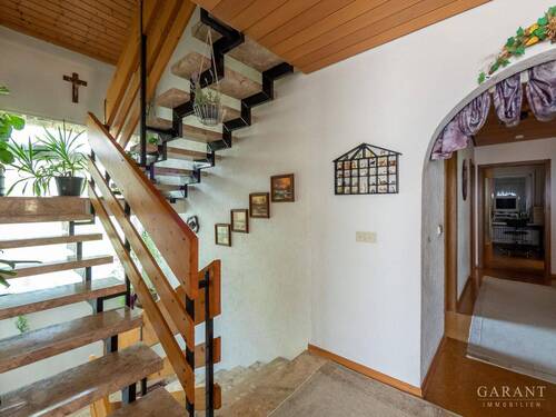 OG Treppenhaus - Einfamilienhaus mit 201,00 m&sup2; in Laichingen zum Kaufen