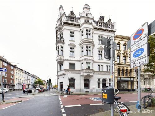 Hausfront - 