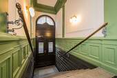 Treppenhaus - WOHNTRAUM IN LEIPZIGS SÜDVORSTADT 3,5 Zimmer mit Balkon, Parkett, Stuck & 2 Bädern