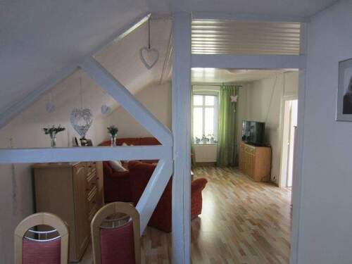 BLICK VOM ESSBEREICH IN DAS WOHNZIMMER - 