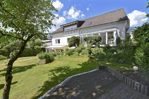 Haus von Südosten - 7 Zimmer Einfamilienhaus in Landshut