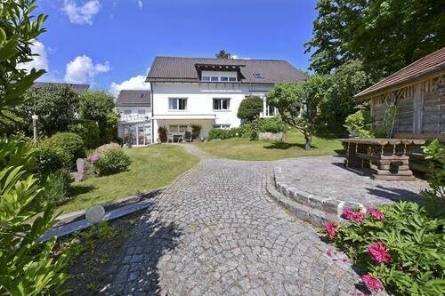 Südseite des Hauses - Einfamilienhaus mit 350,00 m&sup2; in Landshut zum Kaufen