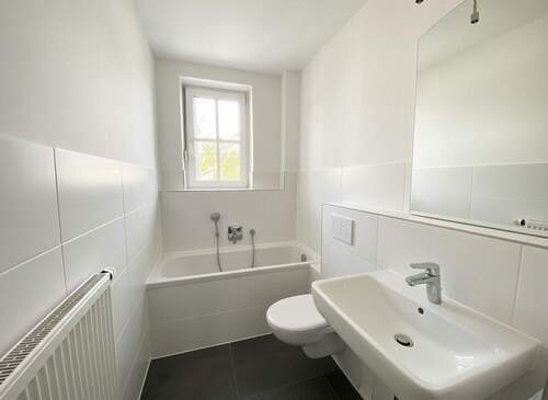 Badezimmer mit Wanne - 