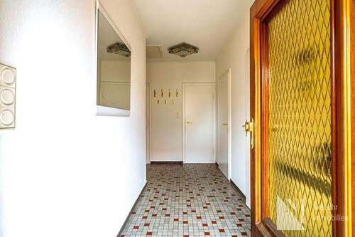 Eingangsflur - Einfamilienhaus mit 190,00 m&sup2; in Lüneburg zum Kaufen