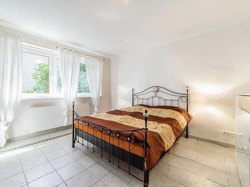 Schlafzimmer 1 von 3 - 