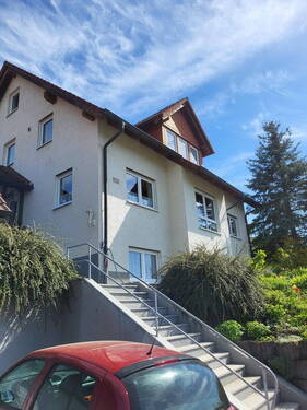 Treppe zum Haus - Zweifamilienhaus - 435.000,00&nbsp;EUR Kaufpreis, ca.&nbsp; 260,00&nbsp;m&sup2;&nbsp;Wohnfl&auml;che