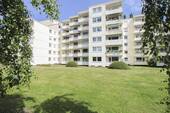 Hausrückansicht - Preisreduktion! Vermietete Wohnung mit Balkon und TG-Stellplatz