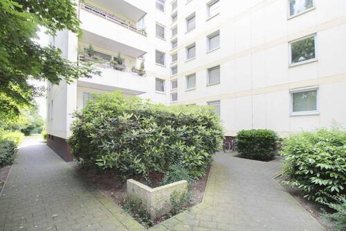 Hauseingang1 - 2 Zimmer Etagenwohnung zum Kaufen in Bremen