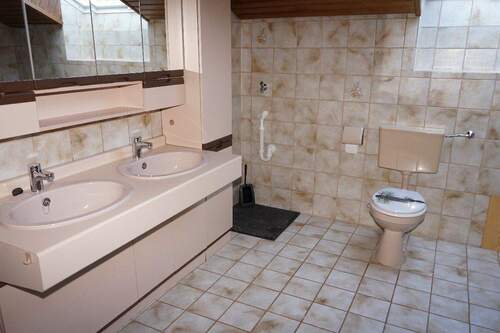 Das Bad - Etagenwohnung mit 70,00 m² in Oberostendorf zur Miete