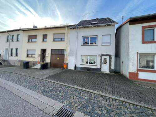 Frontansicht - Attraktives EFH + seperates Gartengrundstück in St Barbara