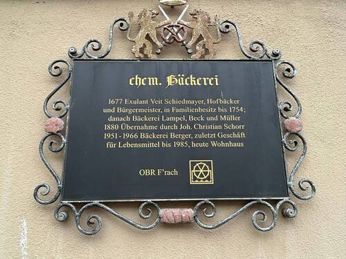 Infotafel mit Baujahr - 