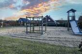 und idyllischen Spielplatz - 