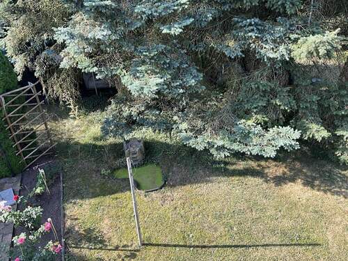 Blick vom Balkon in den Garten - 