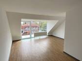 Beispielwohnung 3: Wohnzimmer mit Balkon - 