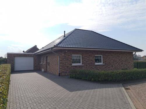 Auffahrt - Mehrfamilienhaus, Wohnhaus mit 97,10 m² in Zetel zum Kaufen
