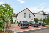 Hausansicht - 9 Zimmer Mehrfamilienhaus, Wohnhaus zum Kaufen in Neckarwestheim