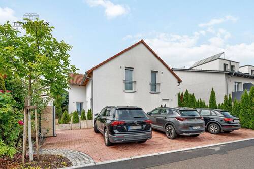 Hausansicht - 9 Zimmer Mehrfamilienhaus, Wohnhaus zum Kaufen in Neckarwestheim