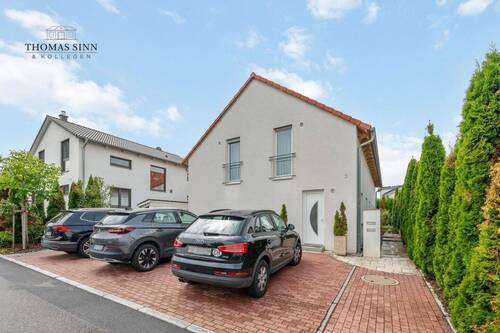 Hausansicht - 9 Zimmer Mehrfamilienhaus, Wohnhaus in Neckarwestheim