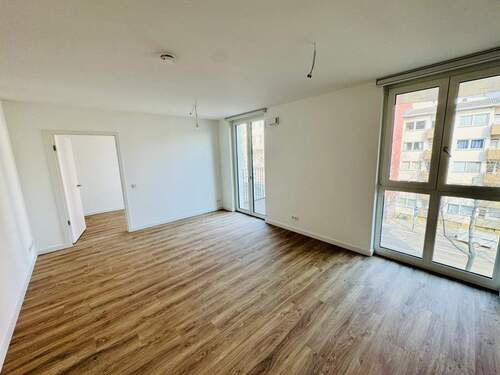 Wohnen/Küche - Geräumige Wohnung nahe Barbarossaplatz! *2x Balkone EBK Aufzug*