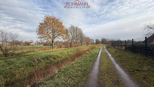 Feldweg in direkter Hausnähe - 