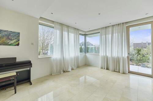 Wohnzimmer mit Panorama - 9 Zimmer Einfamilienhaus zum Kaufen in Neckarsteinach