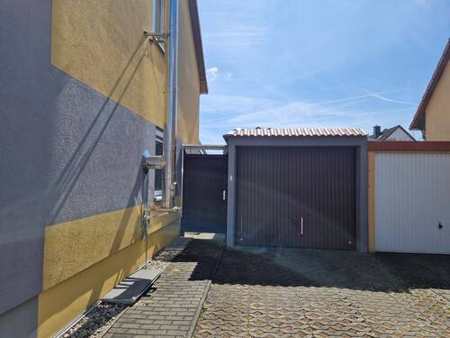 Garage - 4 Zimmer Doppelhaushälfte in Halle (Saale)