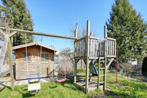 Spielgeräte im Garten - 