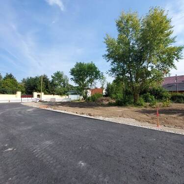 Straßenansicht_1 - So schön kann Ihre Zukunft sein - Ihr Baugrundstück in Wiedemar