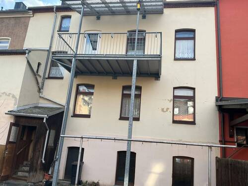 Rückansicht mit Balkon - Reihenmittelhaus mit 125,00 m&sup2; in Falkenstein zum Kaufen