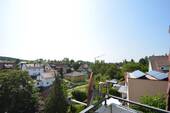 Aussicht - 3 Zimmer Wohnung in kleiner Einheit mit Garage
