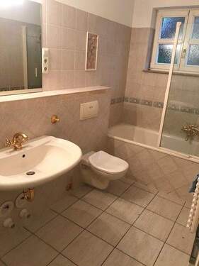 Tageslichtbad mit Wanne - 