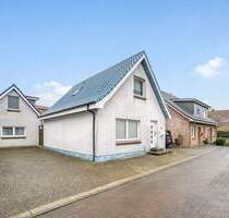 2 Häuser im Herzen Büsums - 299.000,00&nbsp;EUR Kaufpreis, ca.&nbsp; 131,00&nbsp;m&sup2;&nbsp;Wohnfl&auml;che in Büsum (PLZ: 25761)