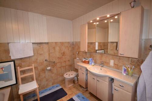 Bad mit Wanne u. Dusche II - 