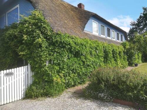 Blick auf das ehemalige Bauernhaus - Mehrfamilienhaus, Wohnhaus zum Kaufen in Gelting