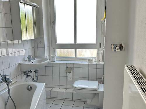 Tageslichtbad mit Wanne - 