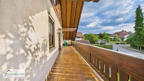  überdachter Balkon Westseite - 