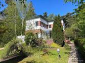 [KI-generiertes Foto] Ansicht - **Bauhaus Ikone direkt am Naturschutzgebiet**