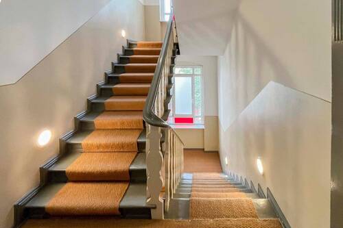 Treppenhaus - 2 Zimmer Einfamilienhaus zum Kaufen in Berlin