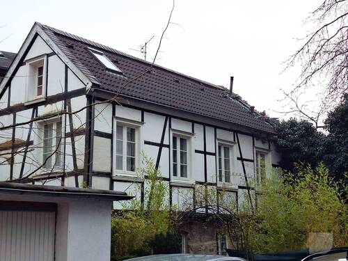 8. Außenmitgarage - Historische Hofschaft in Wuppertal-Wichlinghausen: Ein Denkmalgeschütztes Juwel