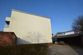 Hausansicht und Carport - 3 Zimmer Etagenwohnung zur Miete in Pinneberg