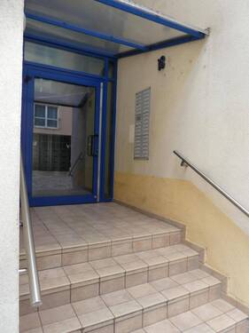 Haustüreingang - 3 Zimmer Etagenwohnung in Leipzig