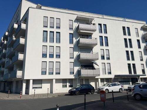 Hausansicht 2 - 2 Zimmer Etagenwohnung zum Kaufen in Nürnberg