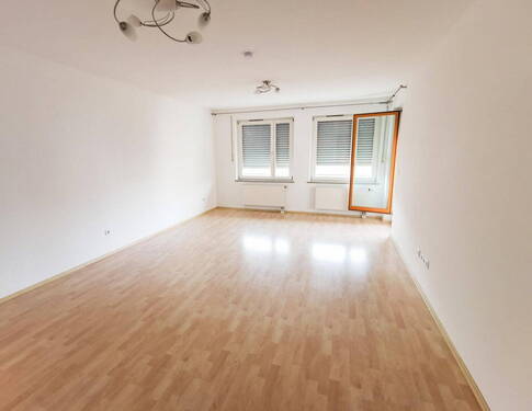 Wohnzimmer - 4 Zimmer Etagenwohnung zum Kaufen in München