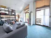 Wohnbereich mit Zugang zum Balkon - 1 Zimmer Einfamilienhaus zum Kaufen in Planegg