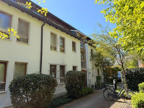 Gepflegte Außenanlage - 