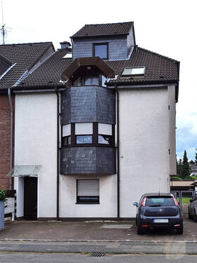 3 - Strassenansicht - Hochwertiges Mehrfamilienhaus-Investment in Köln-Porz, zentrale Anbindun