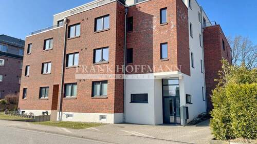 seitliche Vorderansicht - 3 Zimmer Terrassenwohnung in Henstedt-Ulzburg