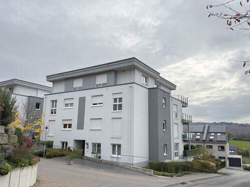 Haus Frontansicht - 3 Zimmer Etagenwohnung zum Kaufen in Idstein